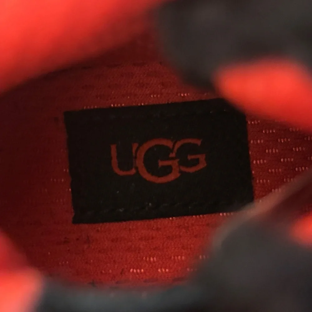 UGG Highland Hi Heritage Sneakers Black/Red Kids Size 6 Suede Elastic‎ Laces